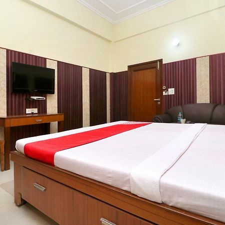 Oyo 40699 Grand Sokhi Tarn Taran Exterior foto