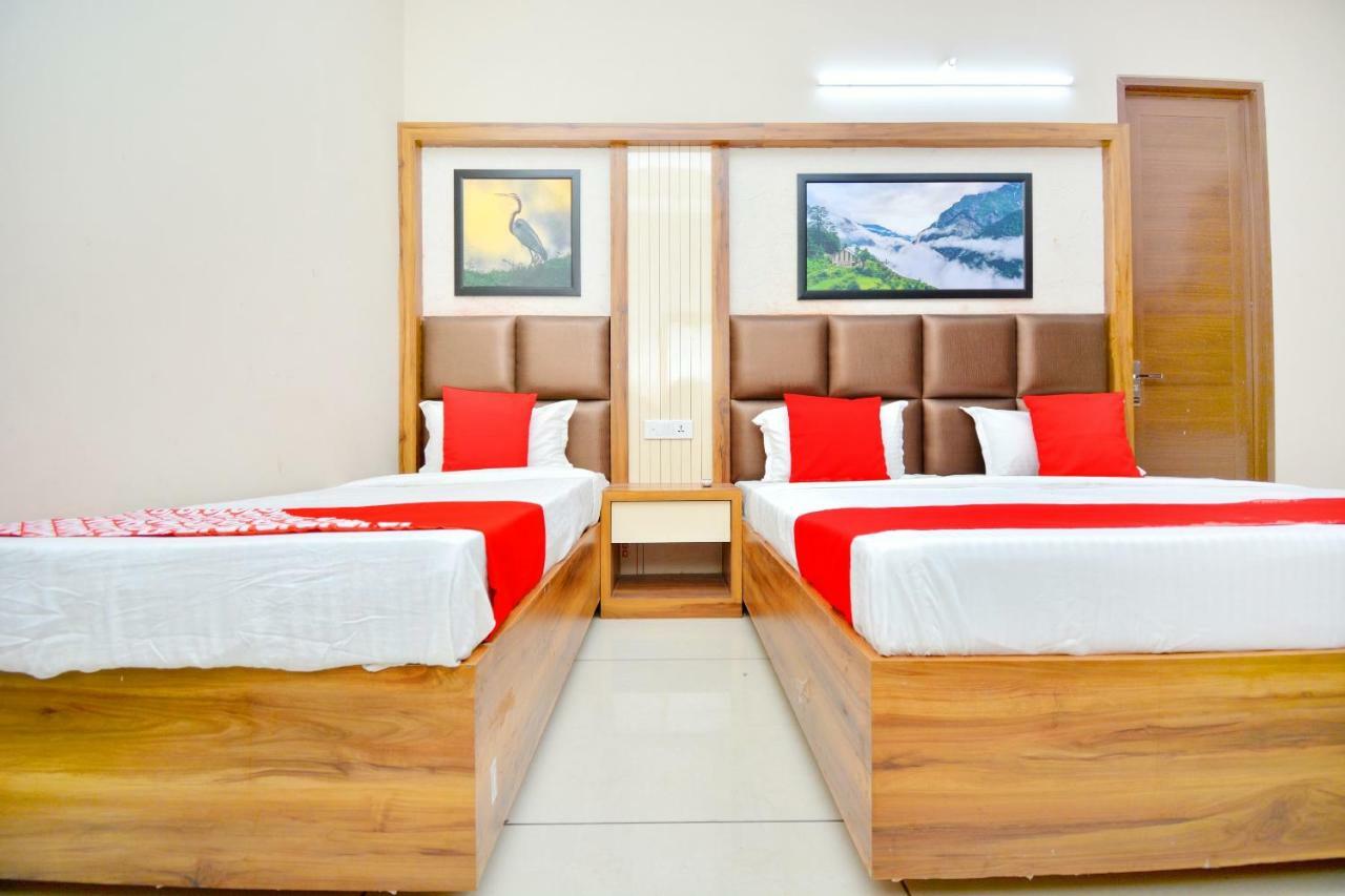Oyo 40699 Grand Sokhi Tarn Taran Exterior foto
