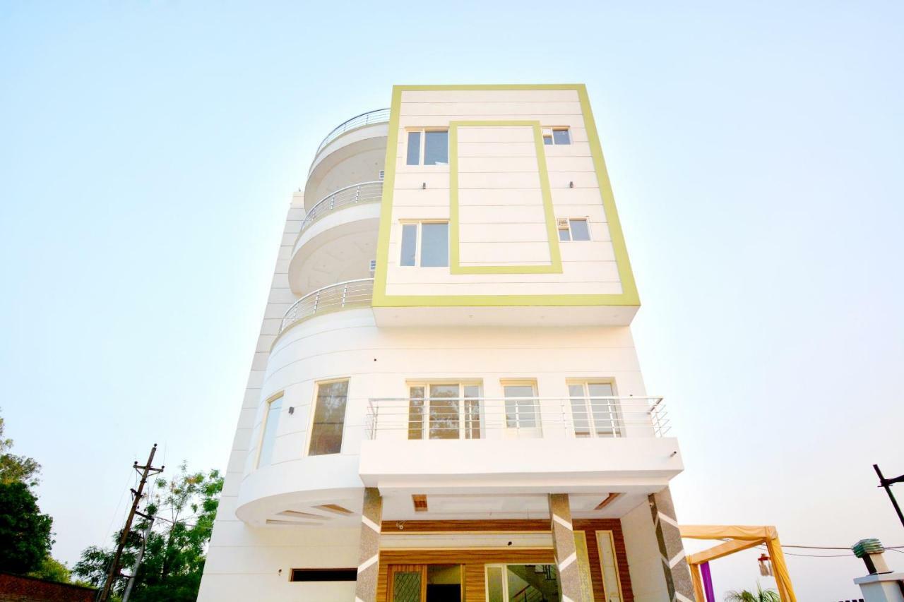 Oyo 40699 Grand Sokhi Tarn Taran Exterior foto