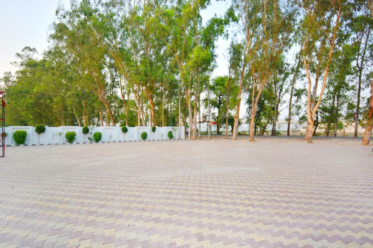 Oyo 40699 Grand Sokhi Tarn Taran Exterior foto