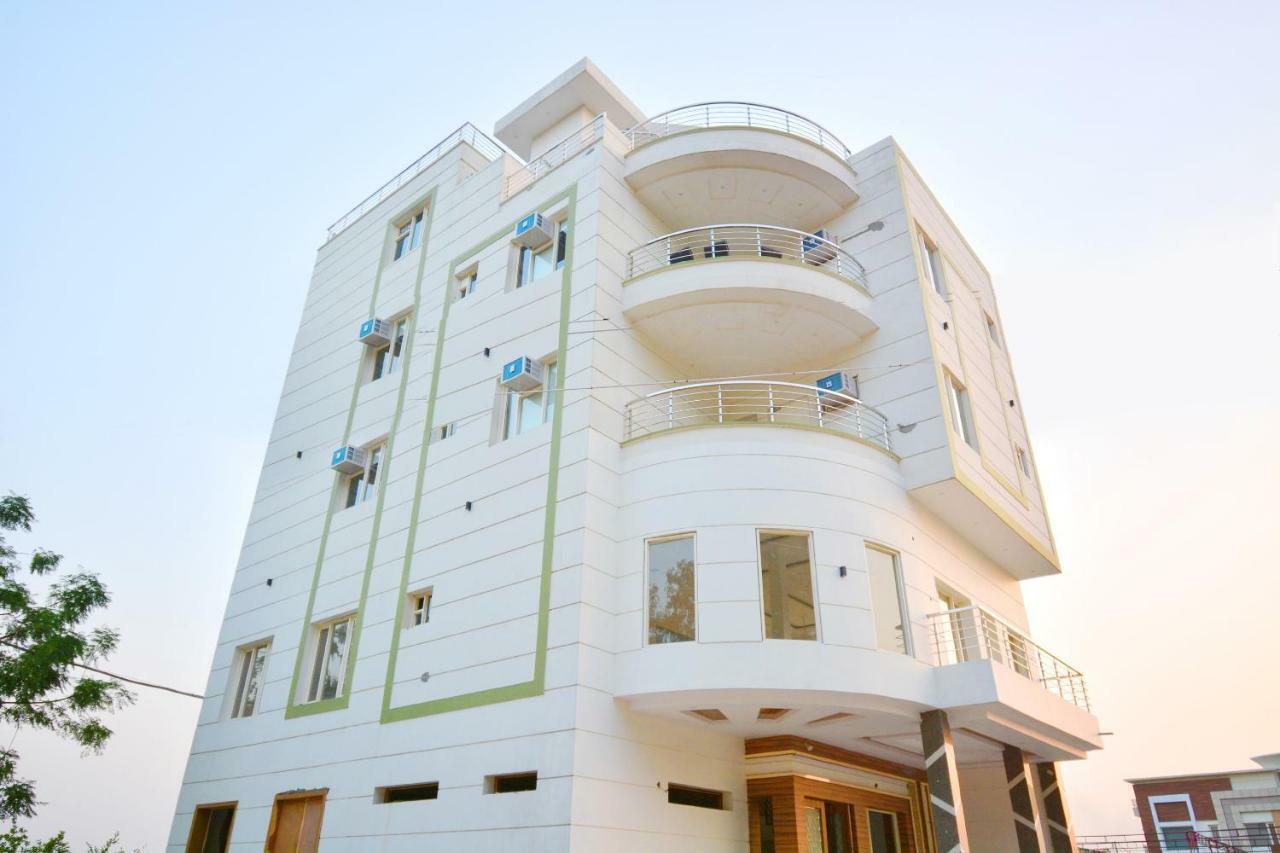 Oyo 40699 Grand Sokhi Tarn Taran Exterior foto