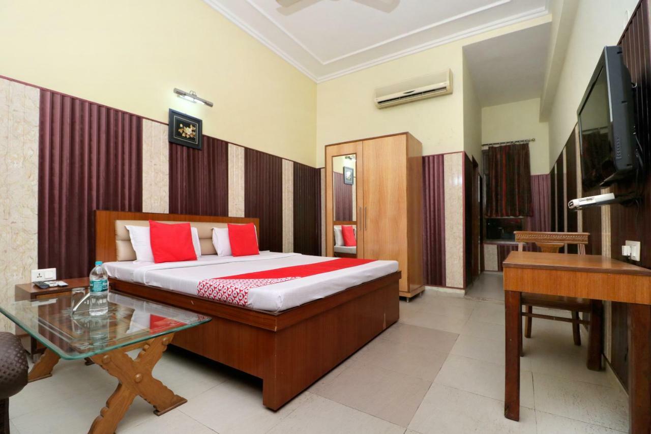 Oyo 40699 Grand Sokhi Tarn Taran Exterior foto